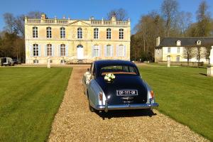 Voiture ancienne avec chauffeur